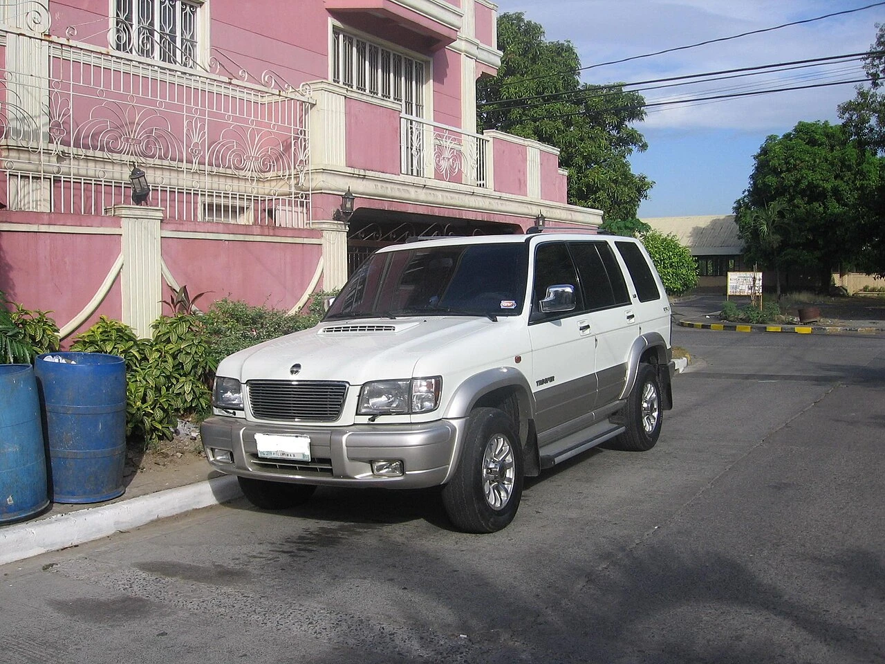 Isuzu Trooper front aproapemasini