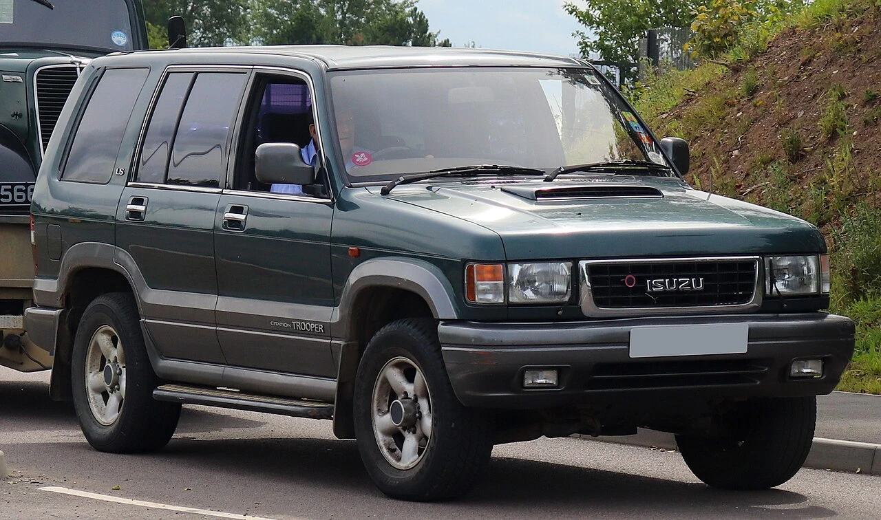 Isuzu Trooper front side aproapemasini