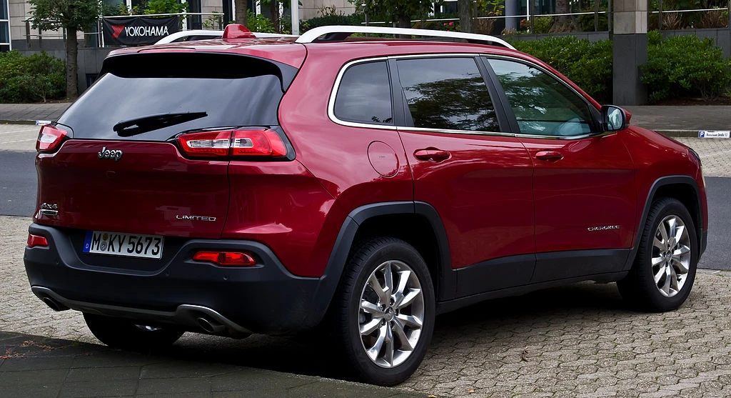 Jeep Cherokee KL rear aproapemasini