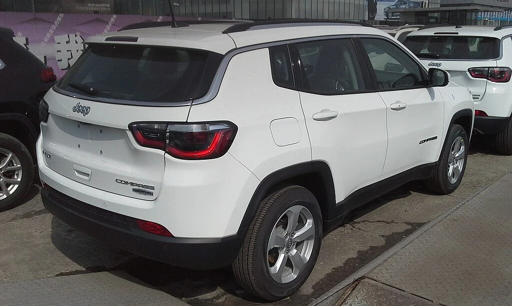 Jeep Compass II rear side aproapemasini