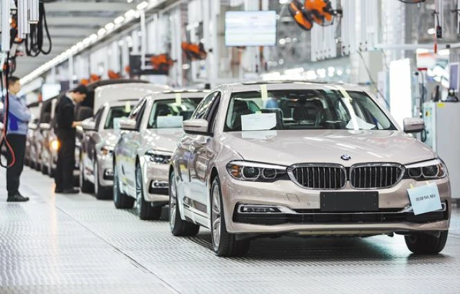 BMW recheama aproape 700.000 de masini in China pentru riscul de incendiu