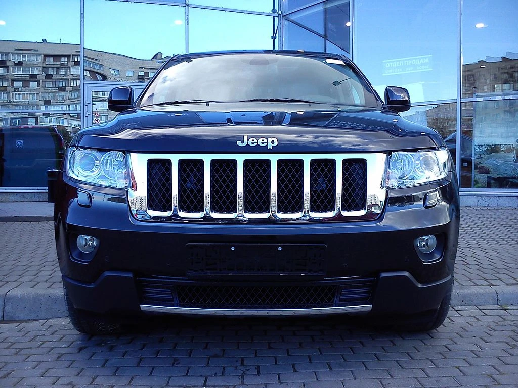 Jeep Grand Cherokee WK2 front aproapemasini