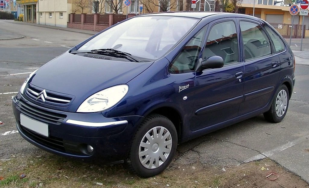 Citroen Xsara Picasso front side aproapemasini