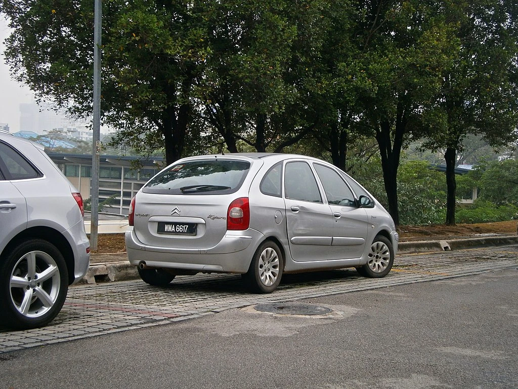 Citroen Xsara Picasso rear aproapemasini