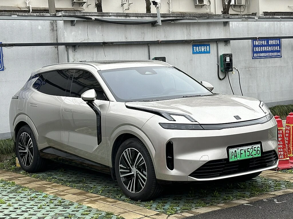 Lynk & CO dezvaluie 02, primul sau EV pentru Europa