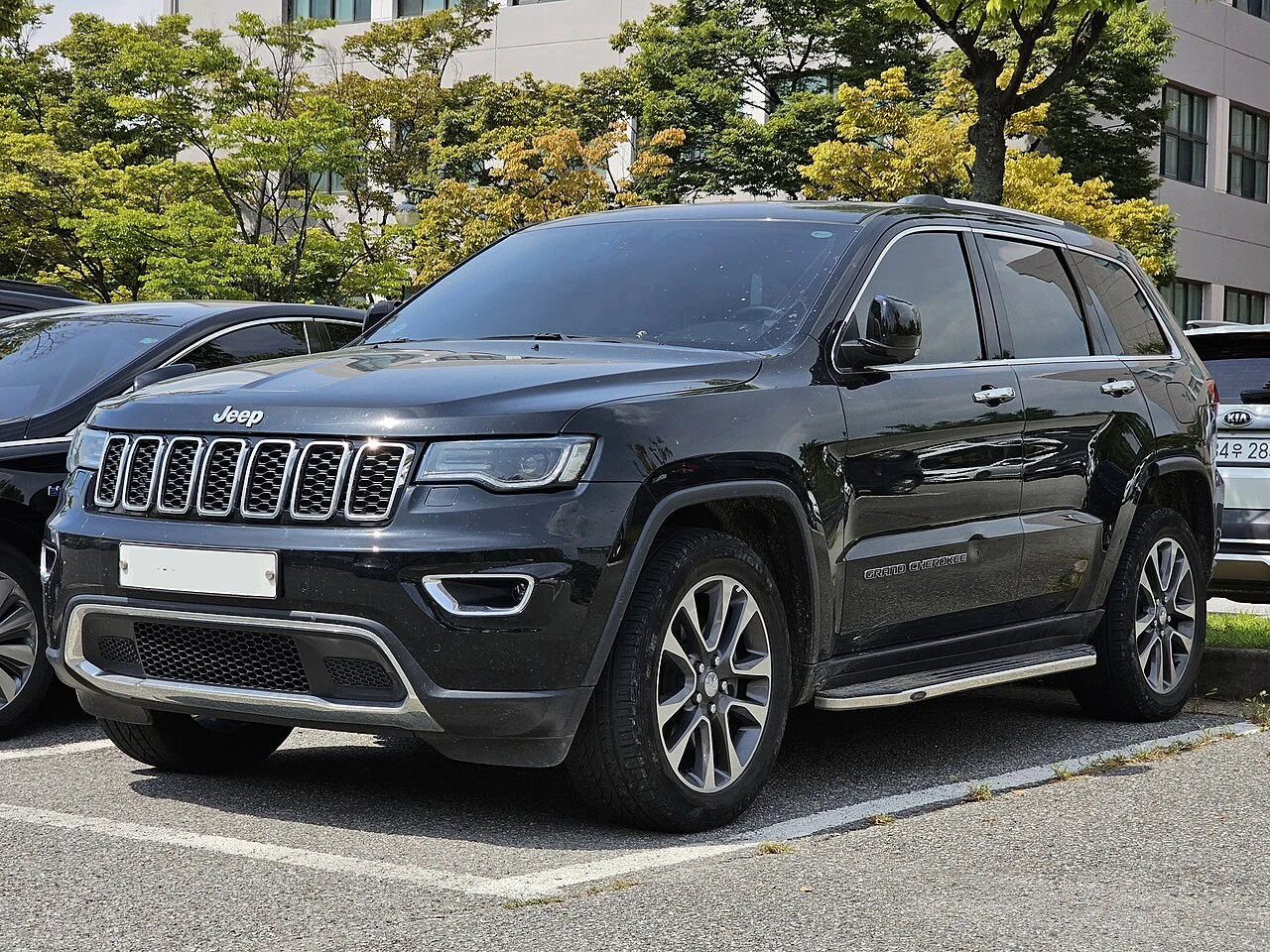 Jeep Grand Cherokee WK2 side aproapemasini