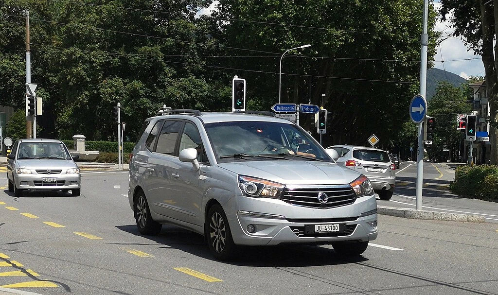 Ssangyong Rodius II front aproapemasini