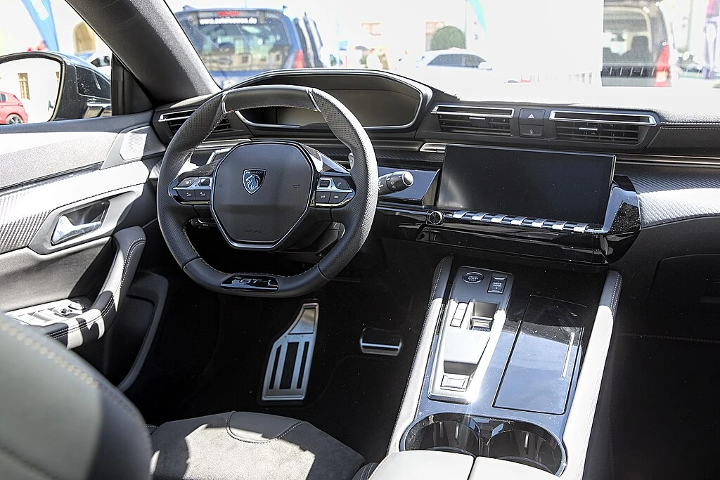 Peugeot 508 II interior aproapemasini