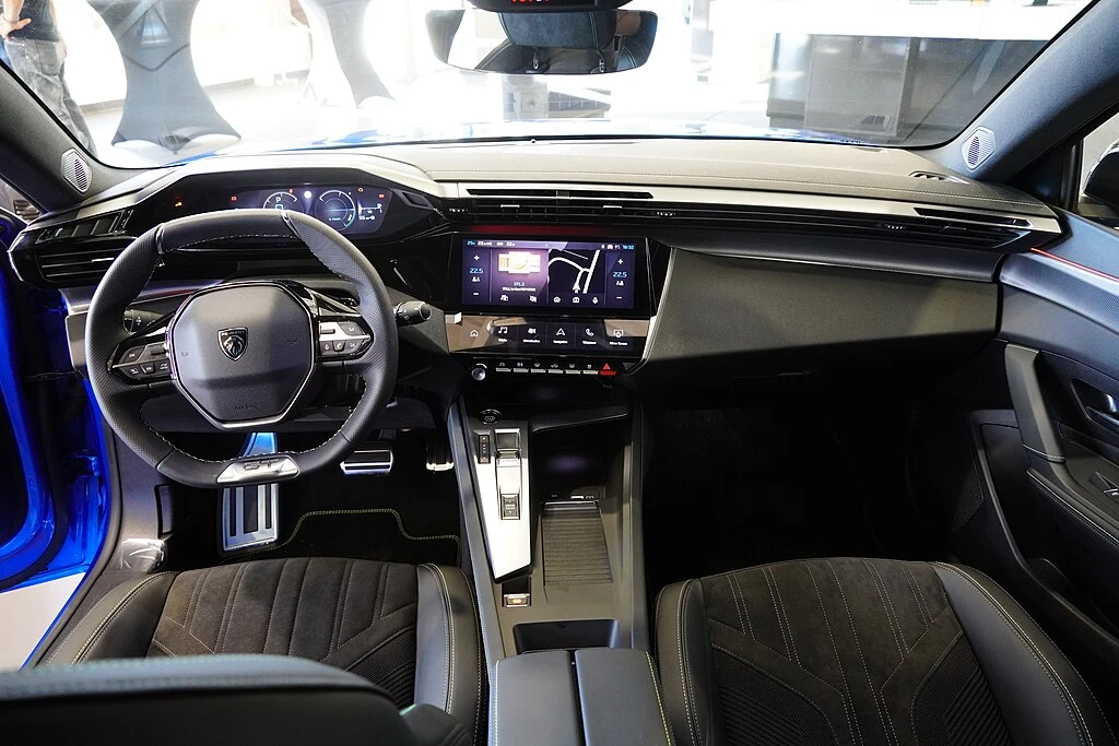 Peugeot 308 III interior aproapemasini