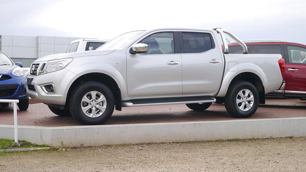 Nissan Navara D23 side 2 aproapemasini