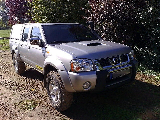 Nissan Navara D22 front aproapemasini