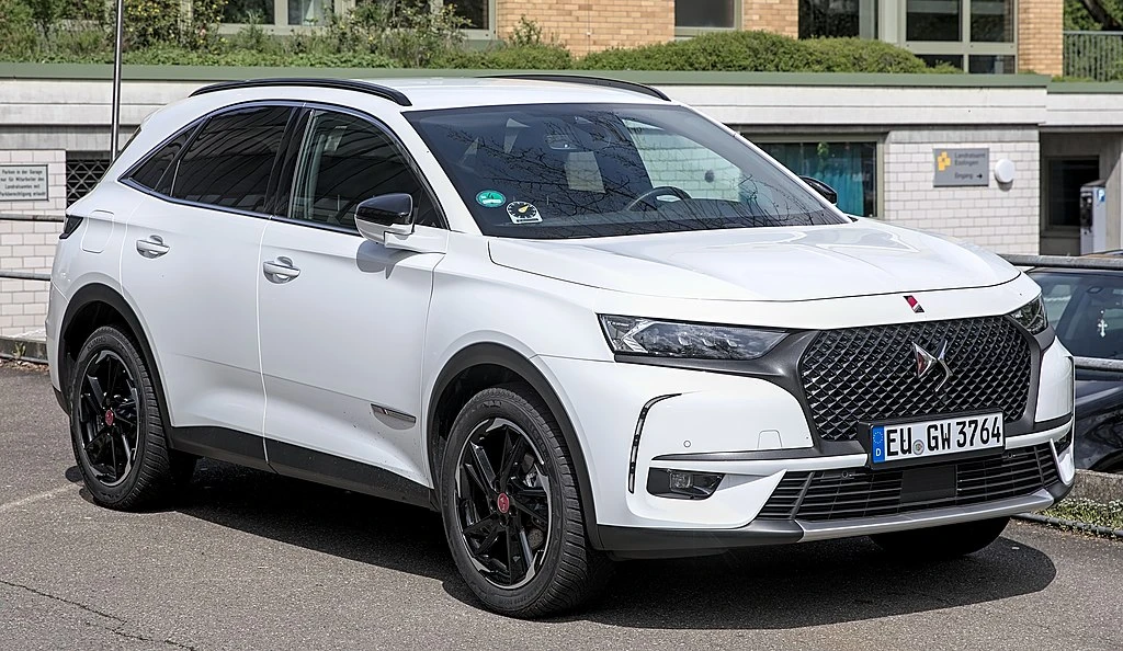 DS7 Crossback I front side aproapemasini