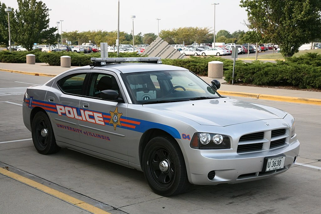 Dodge Charger LD police aproapemasini