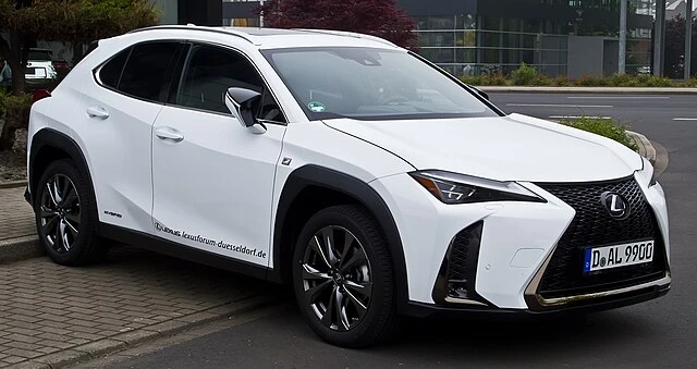 Lexus UX side aproapemasini