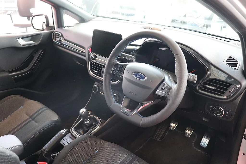 Ford Fiesta VII interior aproapemasini