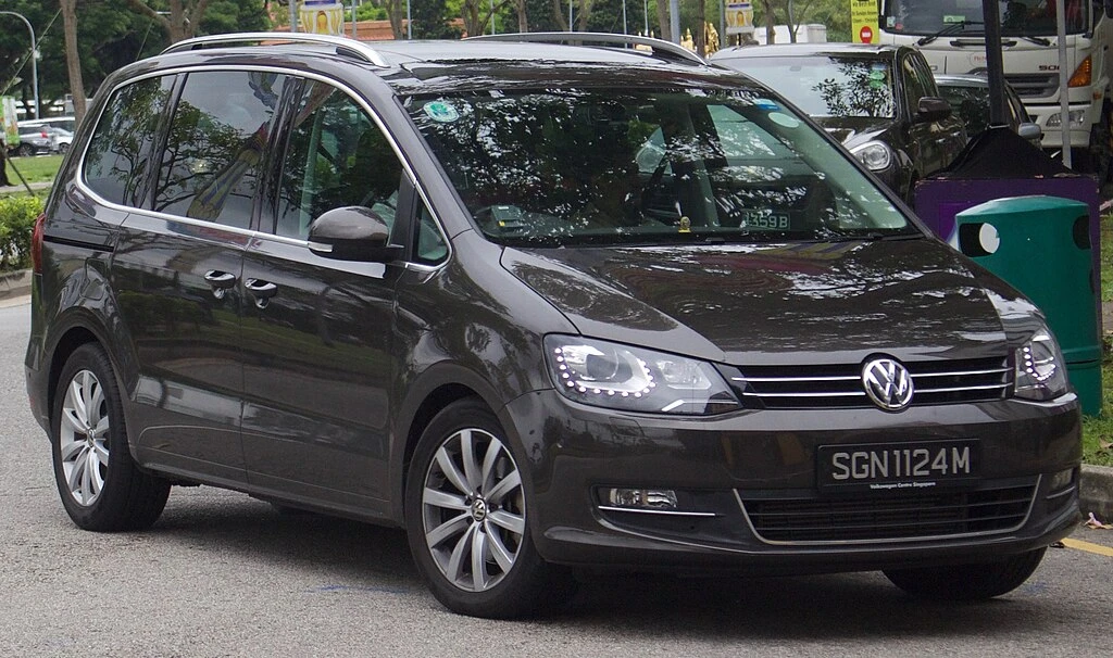 VW Sharan II front aproapemasini