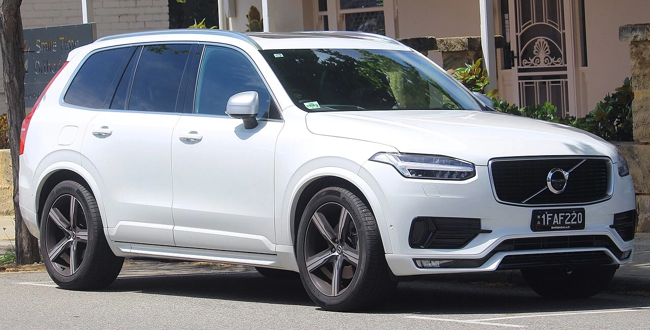 Volvo XC90 II front aproapemasini