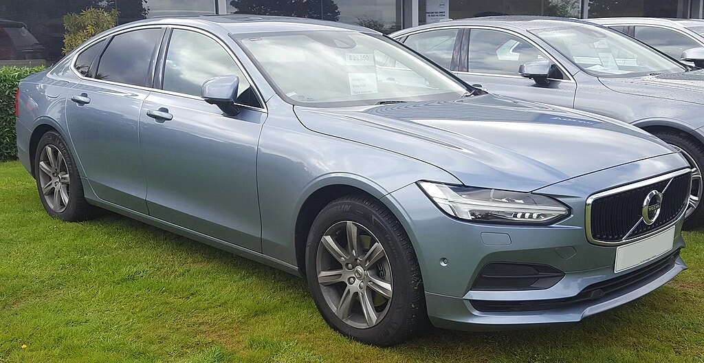 Volvo S90 front side aproapemasini