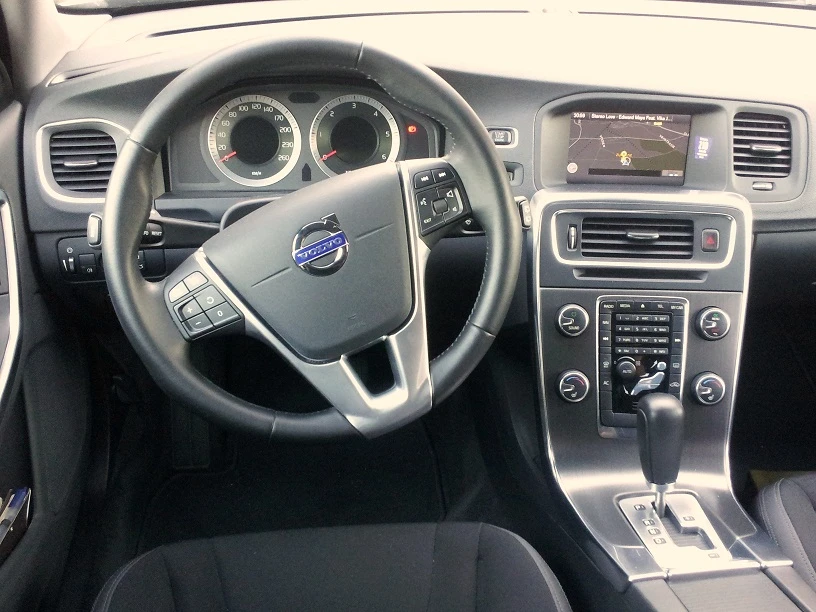 Volvo V60 I interior aproapemasini