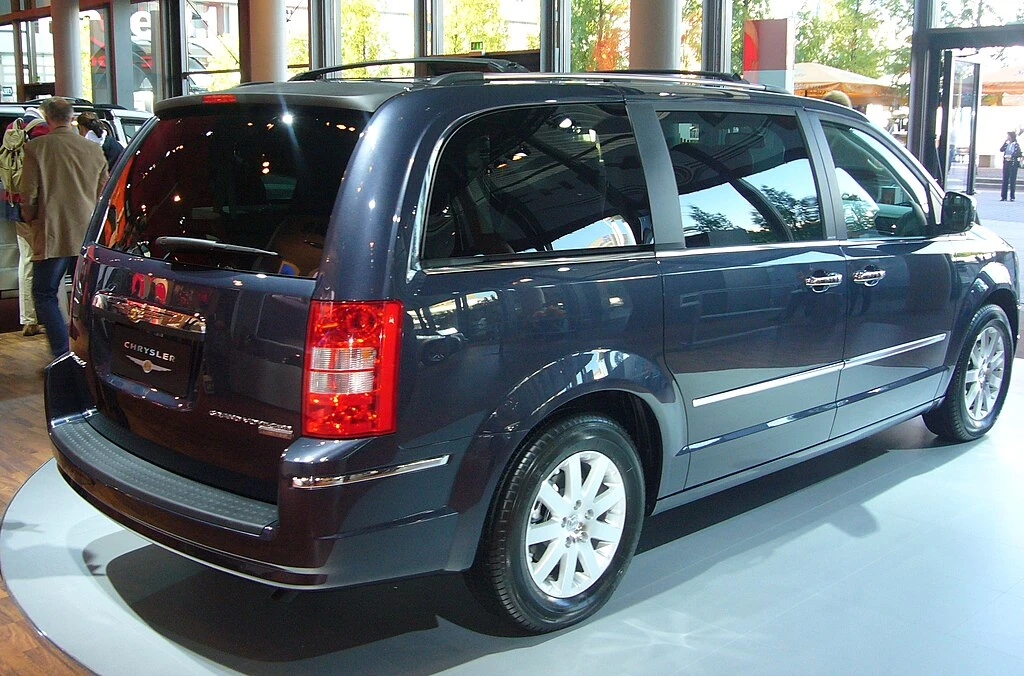 Chrysler Grand Voyager V rear aproapemasini