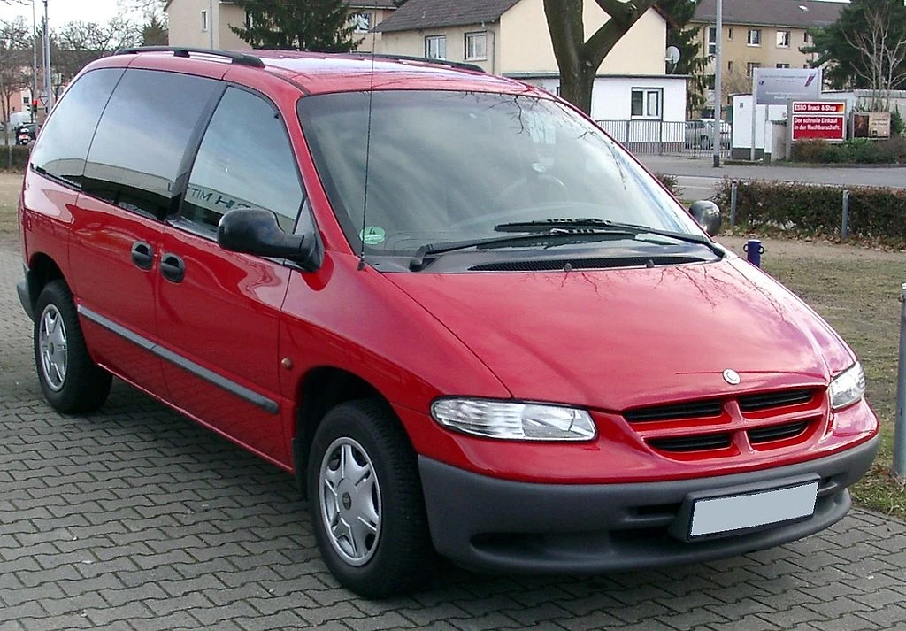 Chrysler Grand Voyager III front 2 aproapemasini