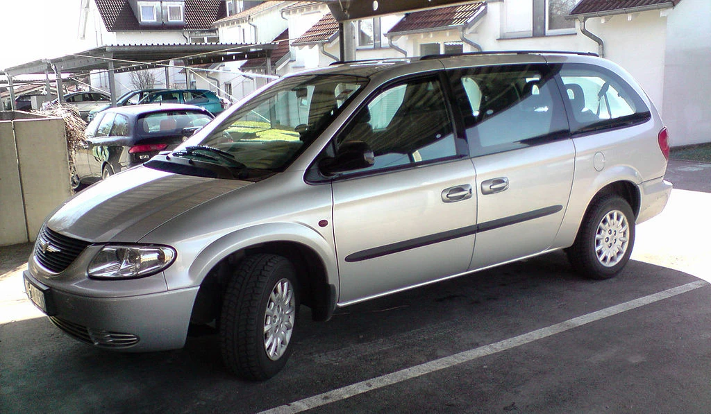 Chrysler Grand Voyager IV side aproapemasini