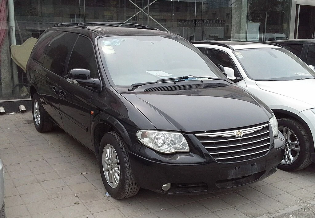 Chrysler Grand Voyager IV front aproapemasini
