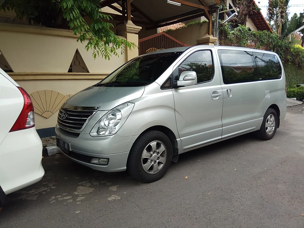 Hyundai H-1 II side aproapemasini