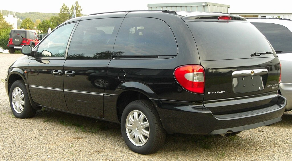 Chrysler Grand Voyager III rear aproapemasini