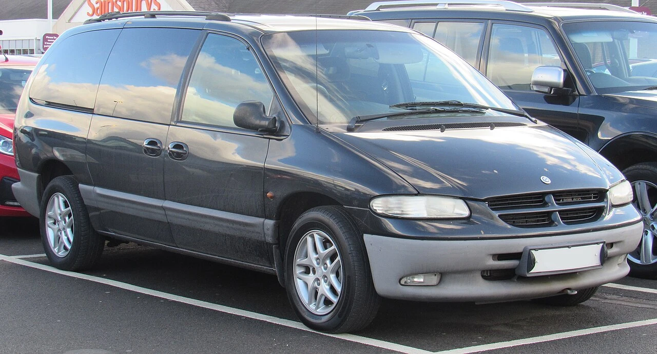 Chrysler Grand Voyager III front side aproapemasini