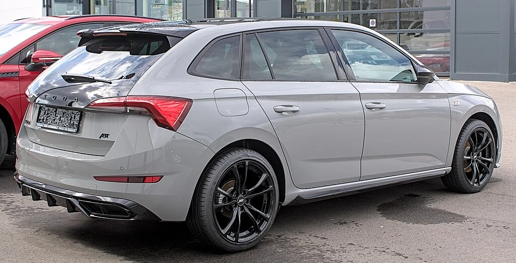 Skoda Scala rear side aproapemasini