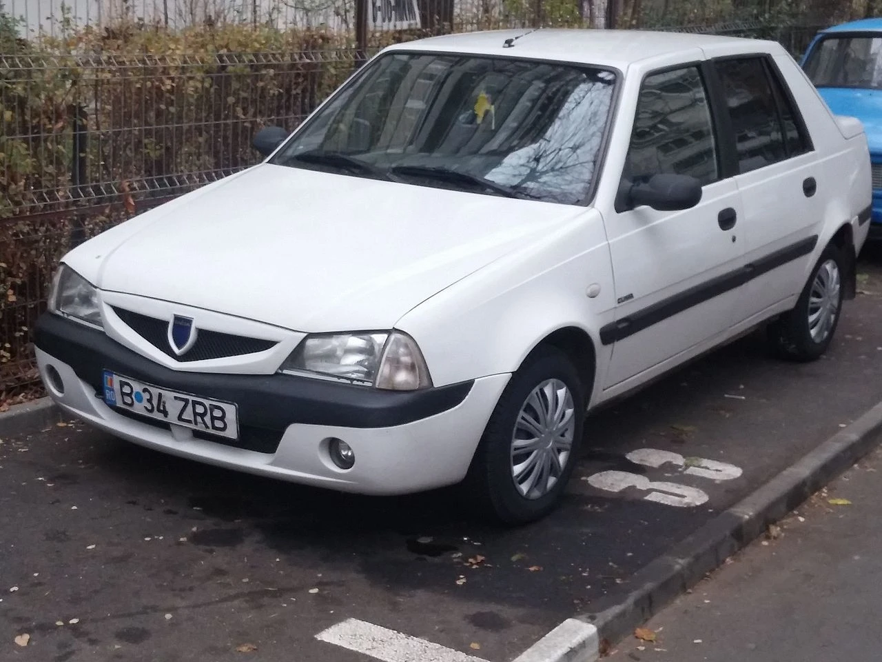 Dacia Solenza side aproapemasini