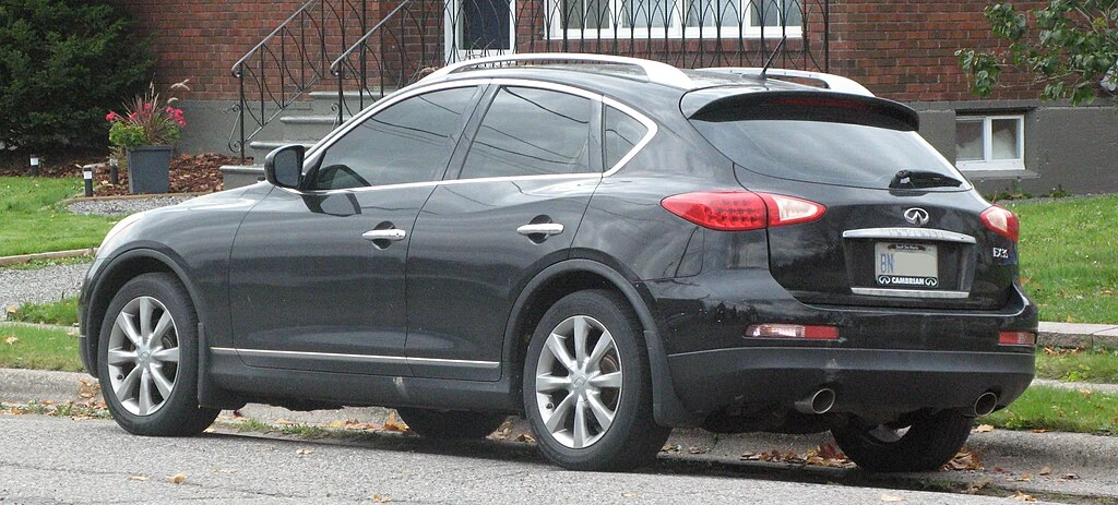 Infiniti EX rear aproapemasini