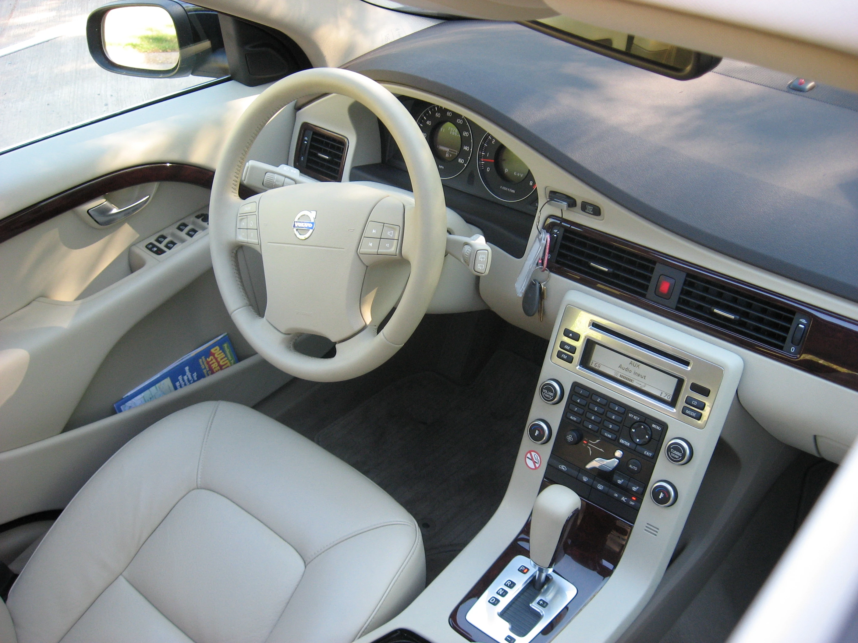 Volvo XC70 III interior aproapemasini