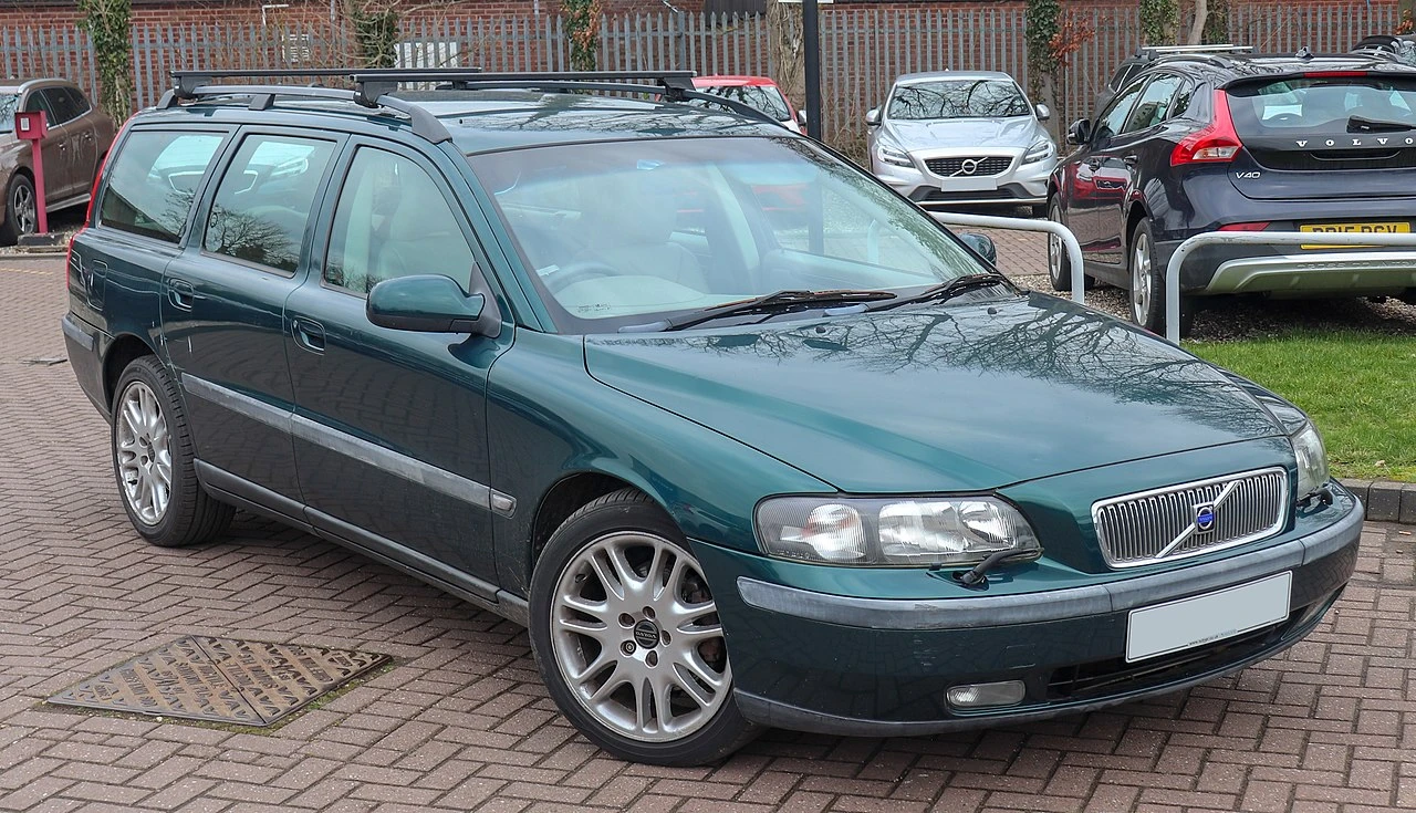 Volvo V70 II front aproapemasini