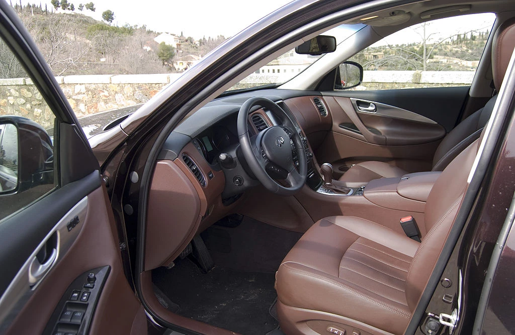 Infiniti EX interior aproapemasini