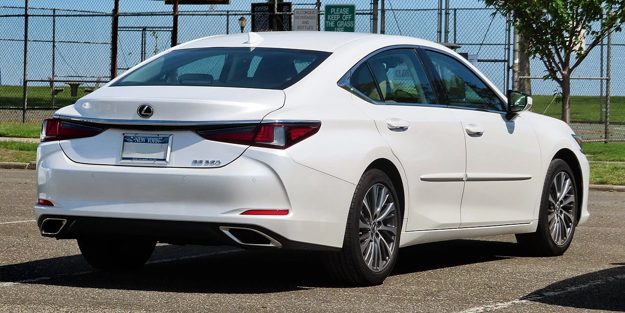 Lexus ES XZ10 rear aproapemasini