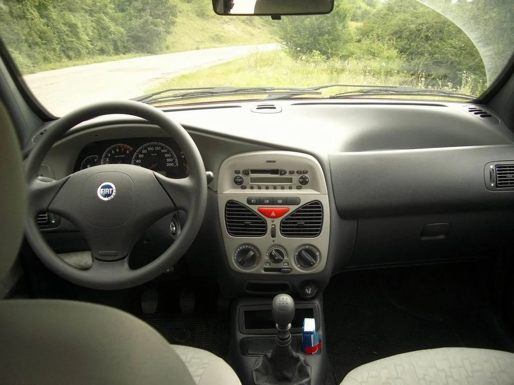 Fiat Albea interior aproapemasini