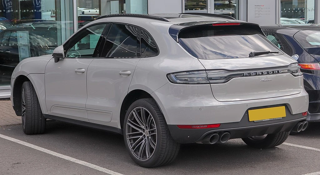 Porsche Macan 95B rear aproapemasini