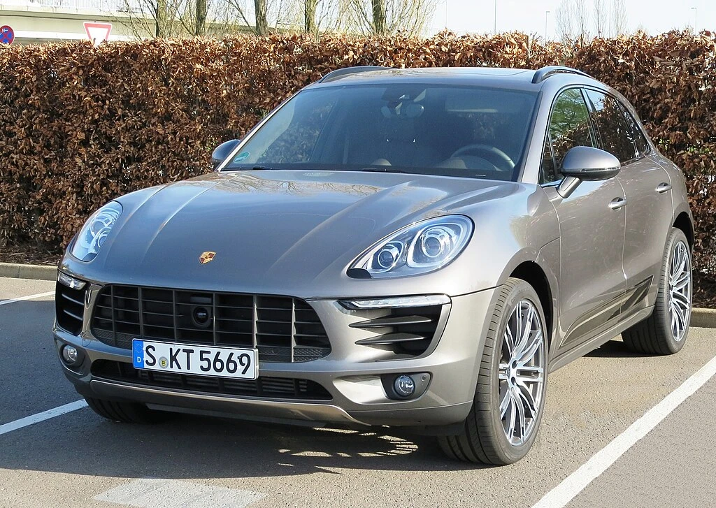 Porsche Macan 95B front aproapemasini