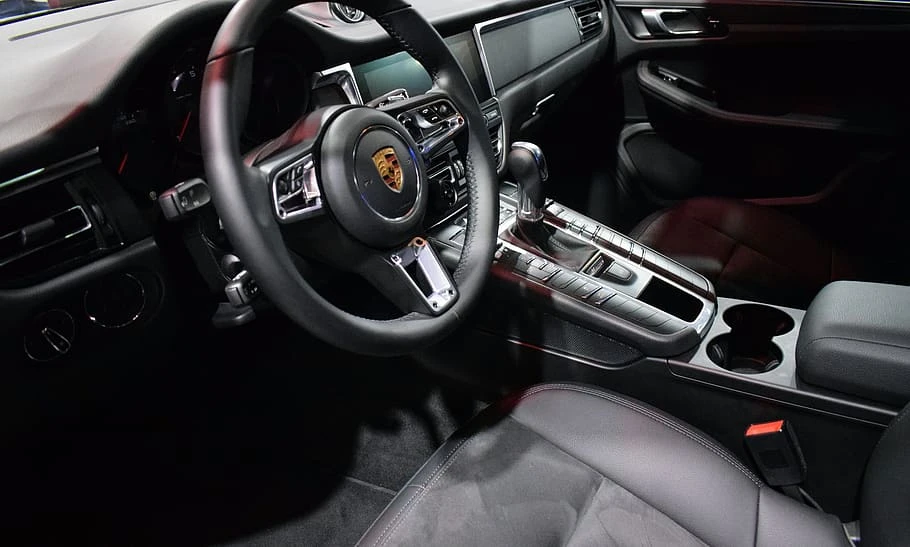 Porsche Macan 95B interior aproapemasini
