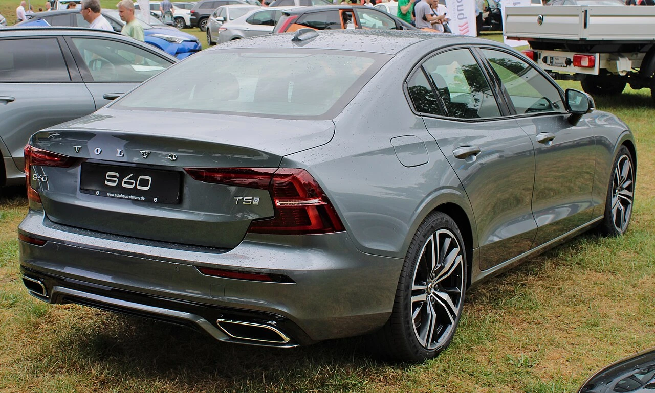 Volvo S60 III rear aproapemasini