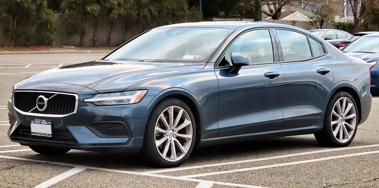 Volvo S60 III front side aproapemasini