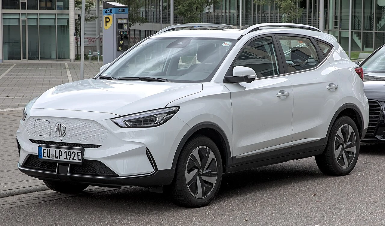 MG ZS Z11 EV aproapemasini