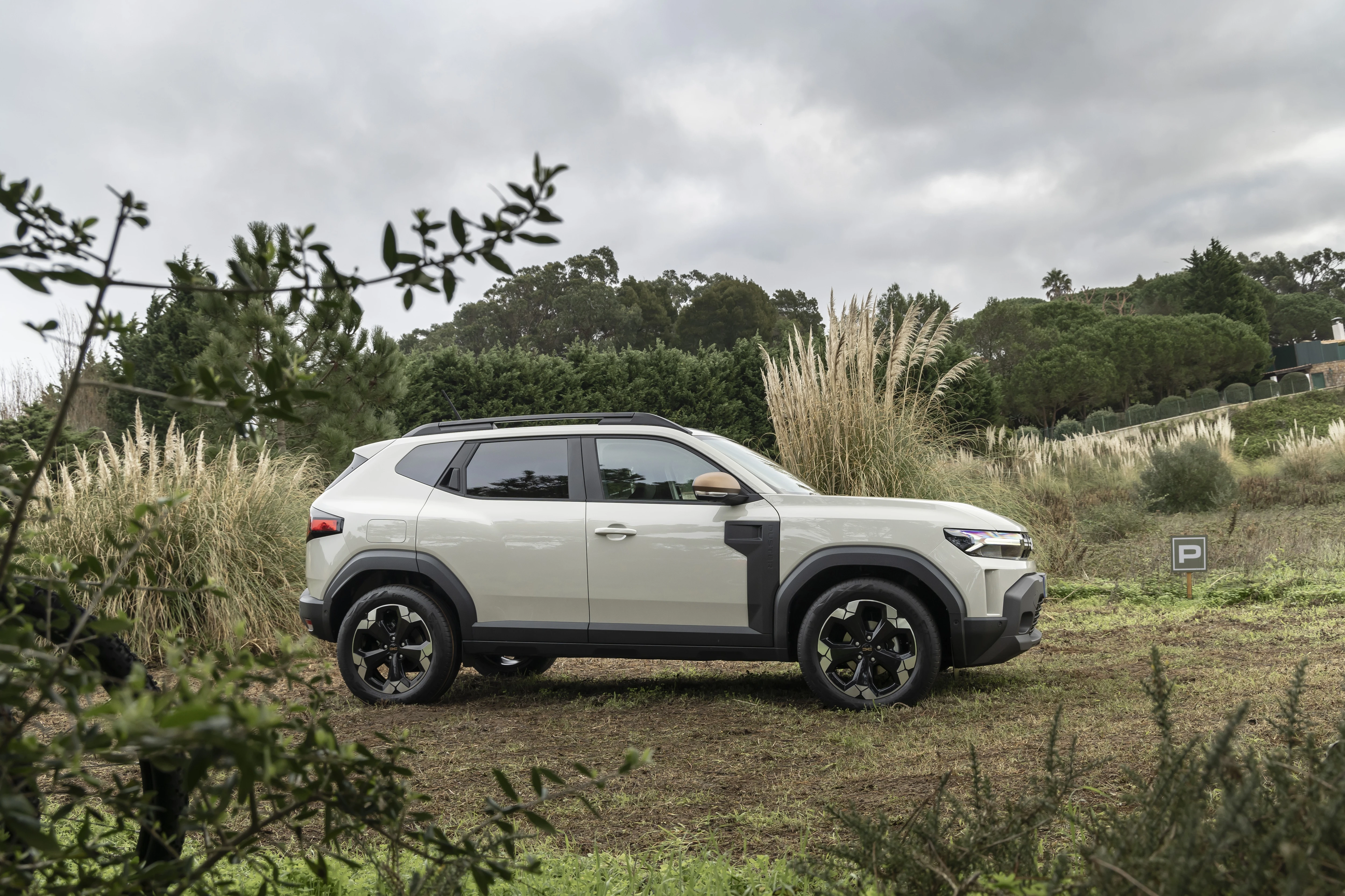 Dacia Duster III side aproapemasini