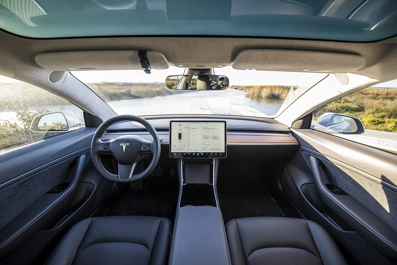 Tesla Model 3 I interior aproapemasini
