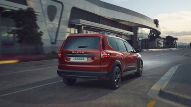 Dacia lanseaza primul hibrid &#8211; Jogger