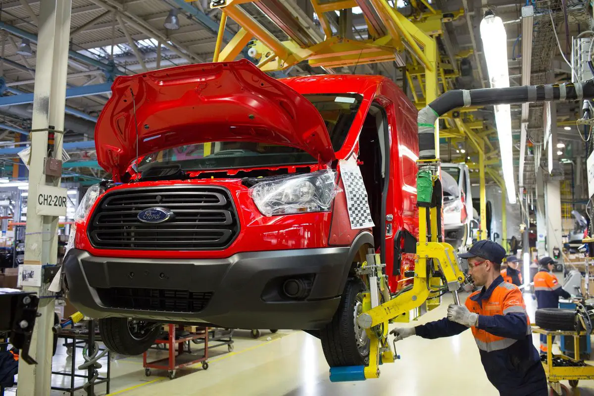 Ford suspenda operatiunile in Rusia