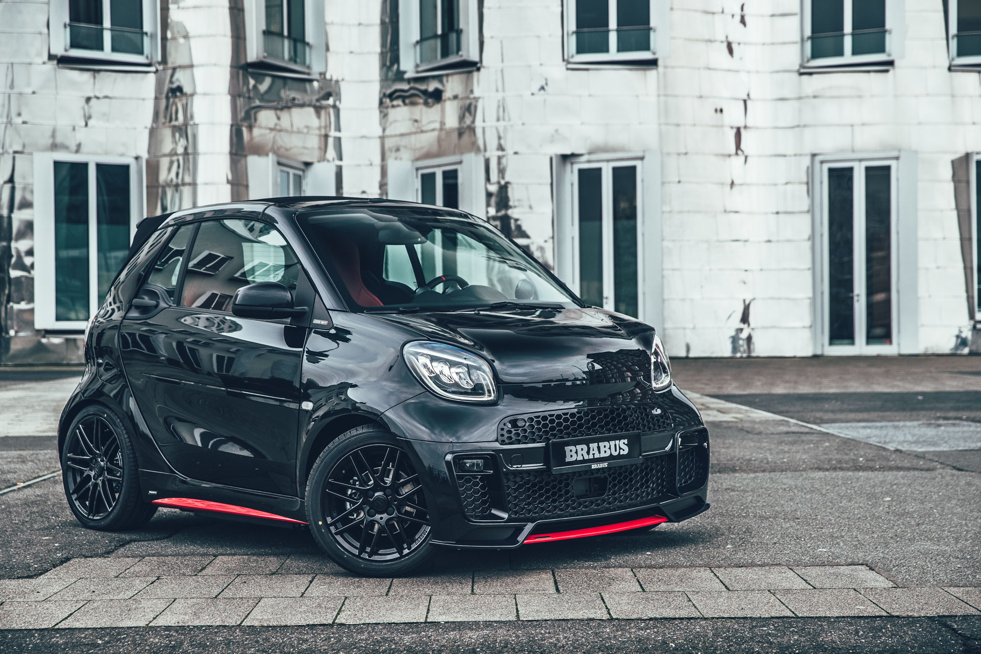 Smart apeleaza la partenerul Brabus pentru a crea editia „beast”