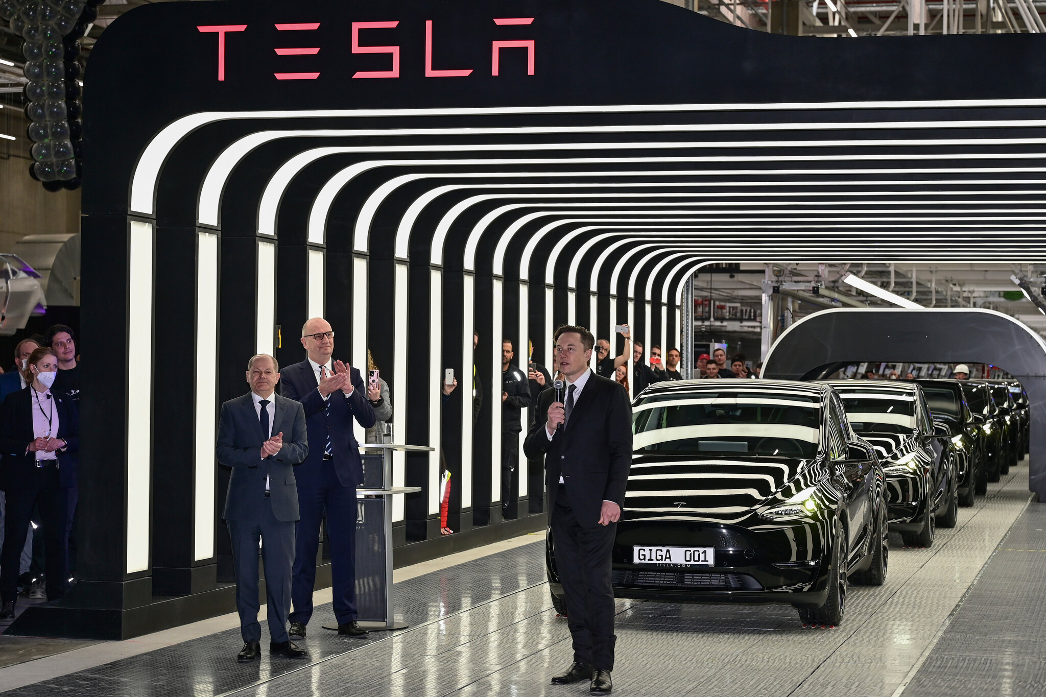 Fabrica Tesla din Germania a produs 6.000 de masini intr-o saptamana